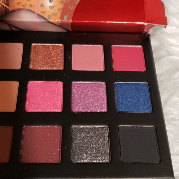 BUNDLE KYLIE JENNER SIPPING PRETTY PALETTE AND NOVA LIPSTICK - Picture 6 of 12